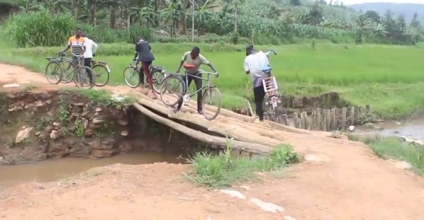 GATSIBO: Barasaba ko ikiraro kiri kubamugaza cyubakwa.