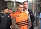 Indonesia: Minisitiri nyuma yo guhatwa ibibazo amasaha icumi yafunzwe.