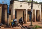 Gicumbi: Hari bamwe mu bagore babyukira mu tubari aho kubyukira mu kazi.