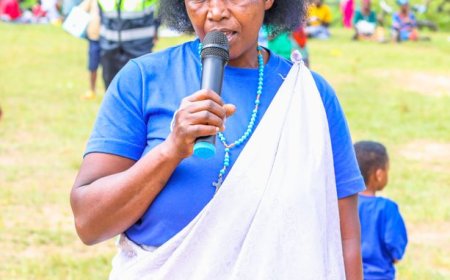 GAKENKE: Agiye kwiyandikishaho umwana wakuwe mu gihuru.