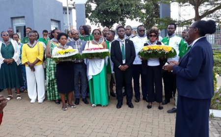 RWANDA: Green Party of Rwanda yasuye Urwibutso rwa Rebero ruruhukiyemo abanyepolitiki n’abandi Batutsi bishwe muri jenoside.