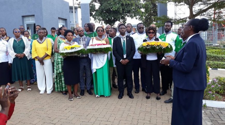 RWANDA: Green Party of Rwanda yasuye Urwibutso rwa Rebero ruruhukiyemo abanyepolitiki n’abandi Batutsi bishwe muri jenoside.