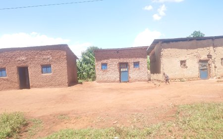 Kayonza: Batizanya ubwiherero na bwo bwubatse bya mwikize.
