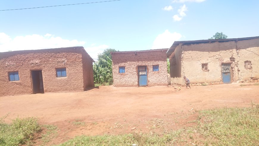 Kayonza: Batizanya ubwiherero na bwo bwubatse bya mwikize.